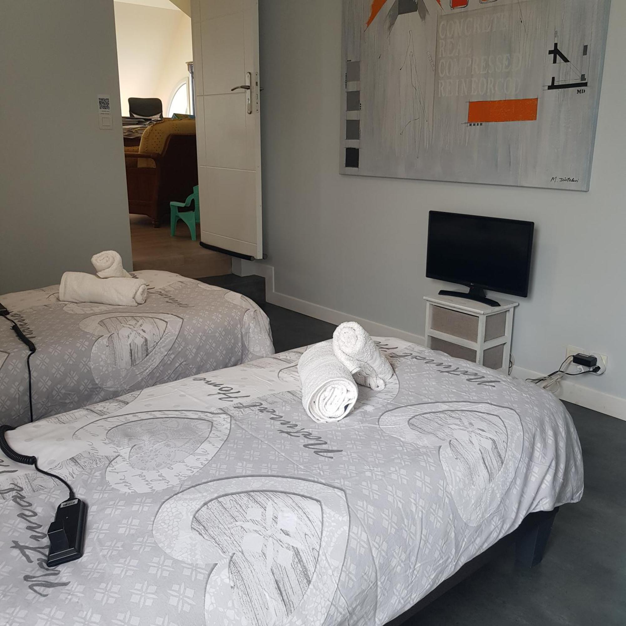 Grande Chambre Entre Caen Et La Mer Chambre Terrasse Jardin Et Piscine Mathieu Ngoại thất bức ảnh